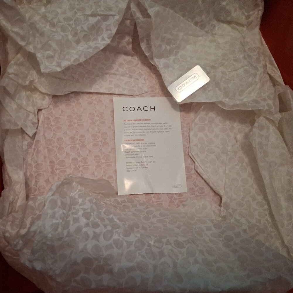 COACH Vintage Chelsea Turnlock Hobo Handbag (10981) w/Original Box and Dust Bag - Picture 8 of 16